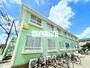 建物外観　爽やかなグリーンの外観