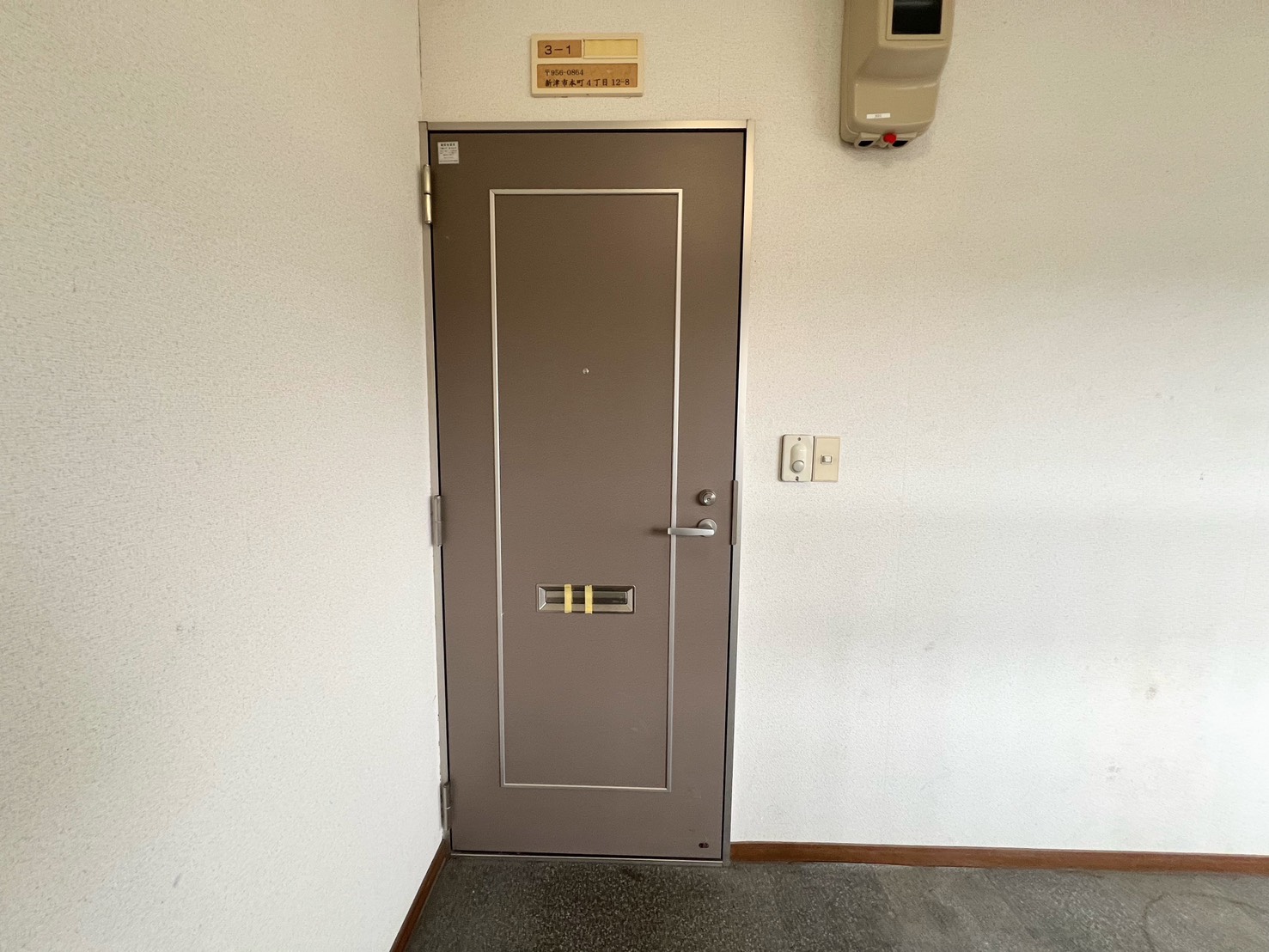 玄関　ベランダ隣接しています。