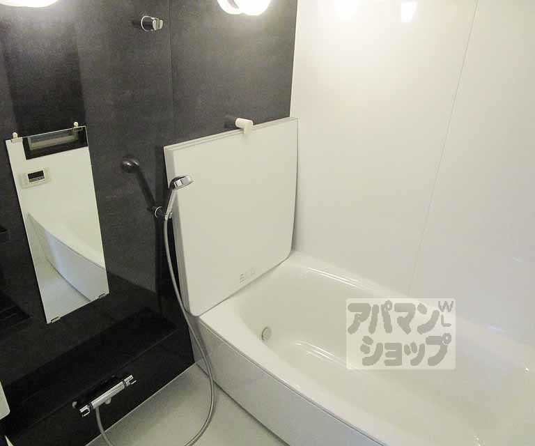 バス・シャワールーム　２０２号室の写真です。