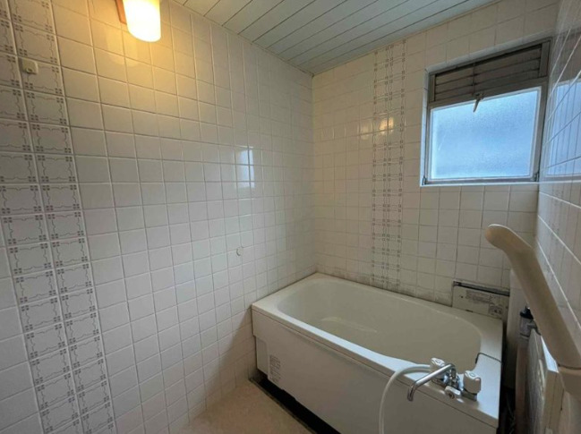 バス・シャワールーム　コンパクトで使いやすいお風呂です