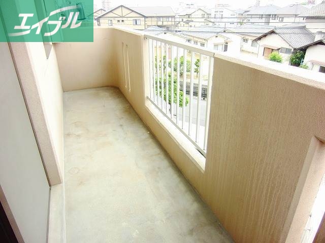 バルコニー　広々したバルコニー