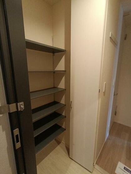 玄関　※類似間取りの別部屋参考写真です