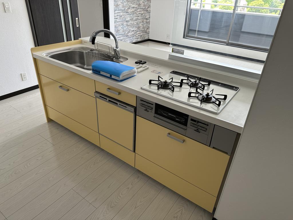 キッチン　※写真は108号室のものです