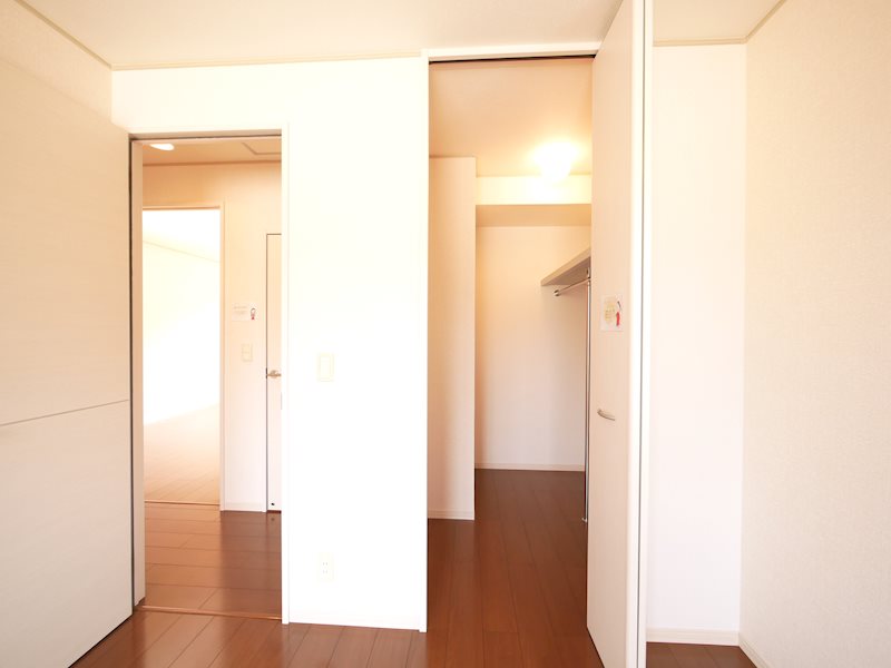 収納　ウォークインクローゼット（洋室6帖）