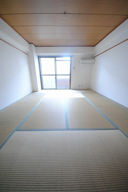 居室・リビング　写真は５０３号室