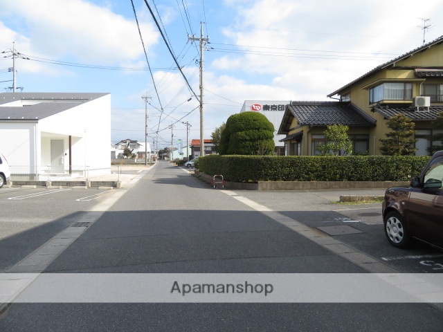 その他　前面道路（その他）まで0m