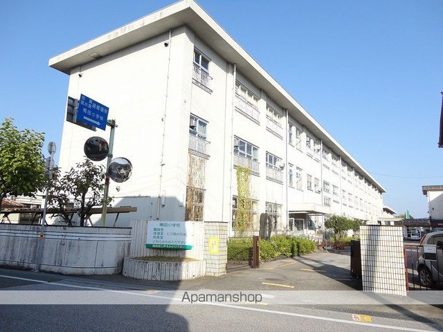 小学校　高知市立鴨田小学校（小学校）まで802m