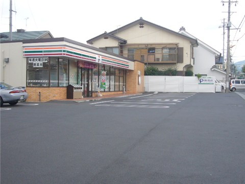 コンビニ　（コンビニ）まで60m