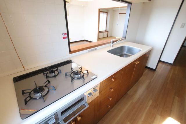 その他設備　ガスコンロ３口備え付け