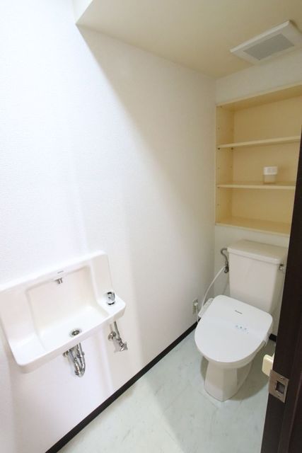 トイレ　温水洗浄便座