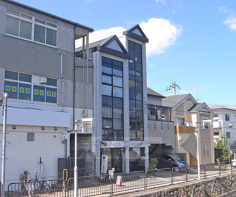 建物外観　三角屋根の可愛らしい外観です。
