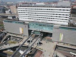 ショッピングセンター　アミュプラザ小倉（ショッピングセンター）まで690m