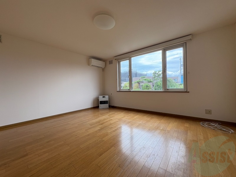 居室・リビング　広くてきれいなリビングです！快適に過ごせそうですね。