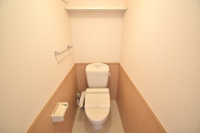 ＪＲ高崎線 本庄駅 徒歩8分 3階建 築16年のトイレ写真