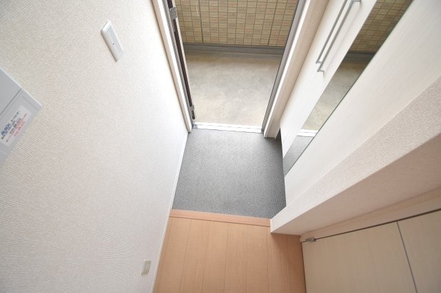 ＪＲ高崎線 本庄駅 徒歩8分 3階建 築16年の玄関写真