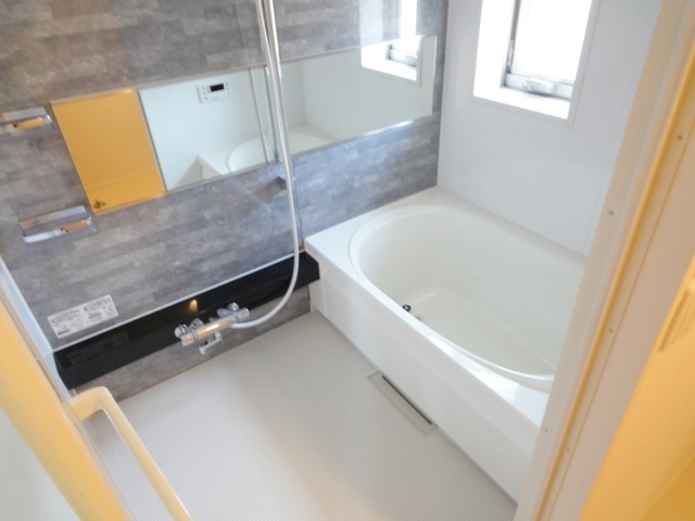 バス・シャワールーム　同物件別部屋写真