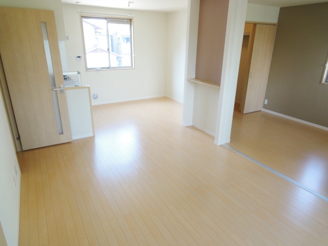 居室・リビング　同物件別部屋写真