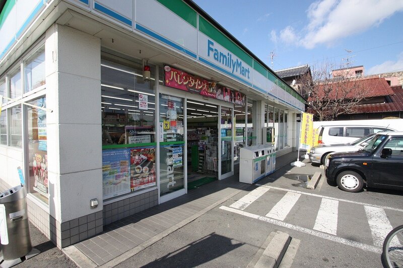 コンビニ　ファミリーマート城町店（コンビニ）まで324m