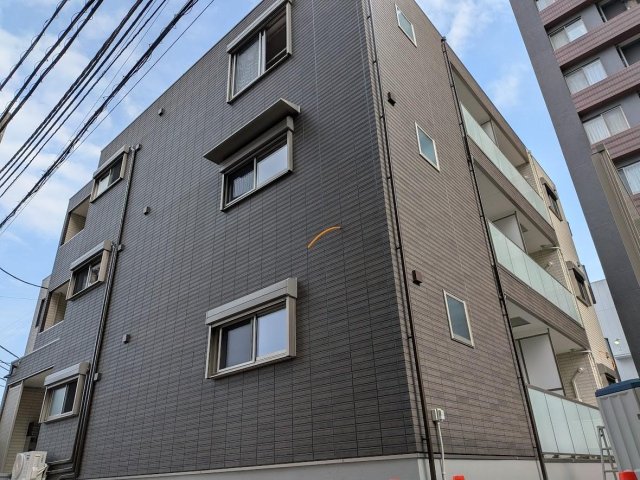 建物外観　ブラウンを基調としてベージュのアクセントです