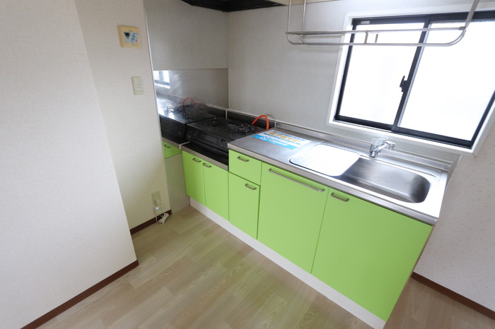 キッチン　コンパクトなキッチンで掃除もラクラク