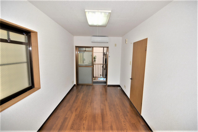 居室・リビング　こちらのリビングで趣味の時間をお楽しみください