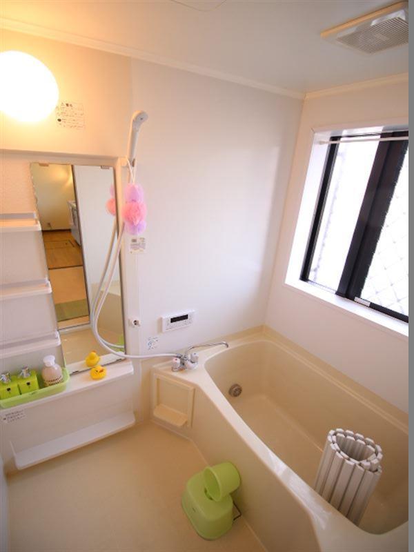 バス・シャワールーム　窓で換気！！