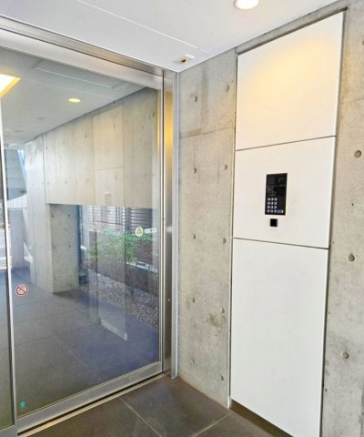 エントランス　建物の内部です