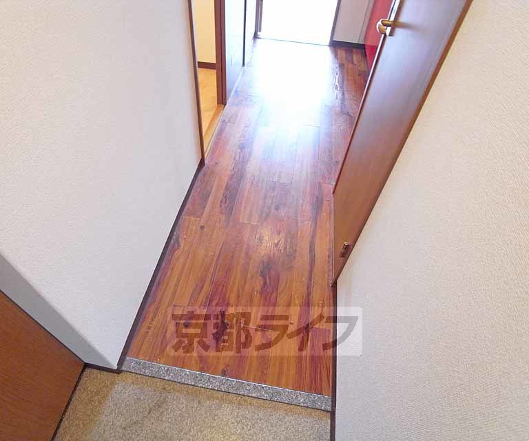 その他部屋・スペース　明るい廊下です。