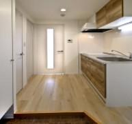 その他　玄関から室内