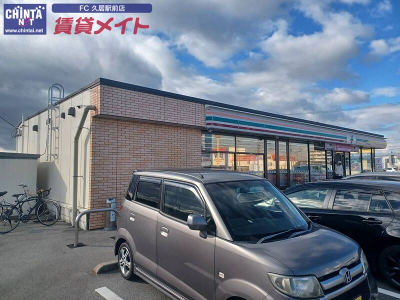 コンビニ　セブンイレブン津市高茶屋小森町店（コンビニ）まで493m