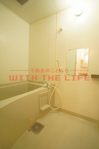 バス・シャワールーム　コンパクトで使いやすいお風呂です