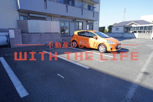 駐車場　駐車場があるので、車を買う予定の方も安心です