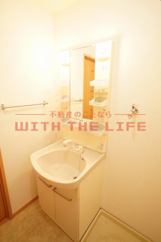 洗面設備　独立洗面台、朝の身支度には欠かせません