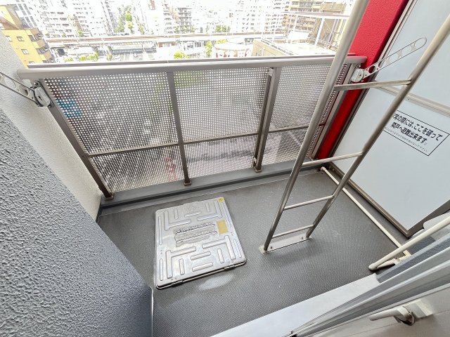 バルコニー　バルコニーからの眺めを楽しみながら食事をしませんか