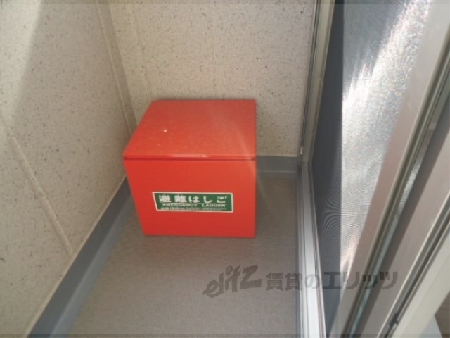 バルコニー　避難梯子