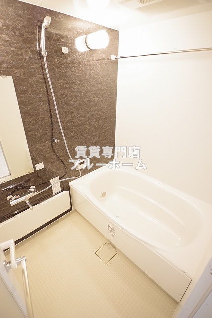 バス・シャワールーム　追い焚き・浴室乾燥機付き！