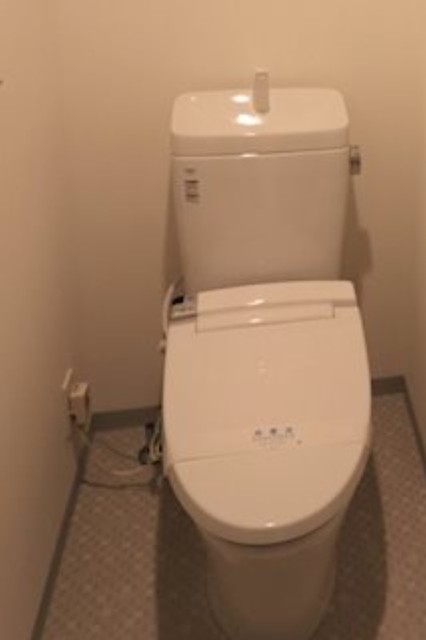 トイレ　温水洗浄便座
