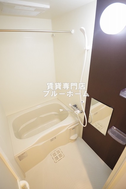バス・シャワールーム　浴室乾燥付きバス！