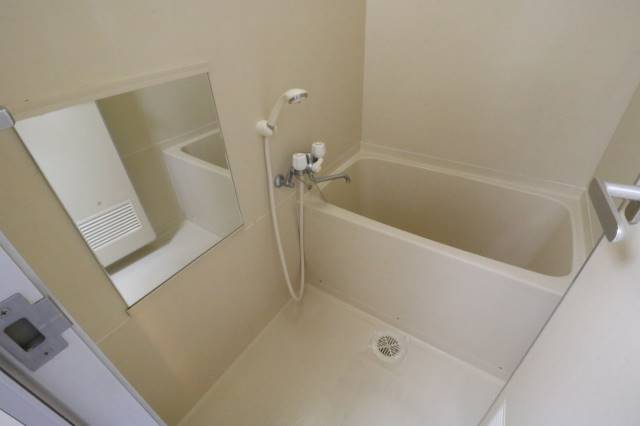 バス・シャワールーム　広々浴室！