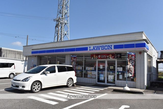 コンビニ　ローソン（コンビニ）まで824m