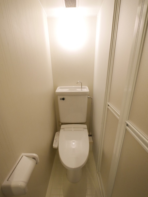 トイレ　温水洗浄便座付き