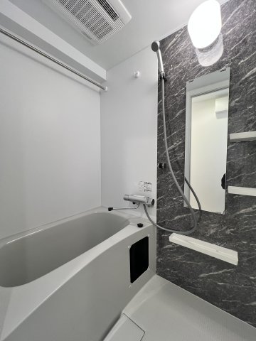 バス・シャワールーム　コンパクトで使いやすいお風呂です