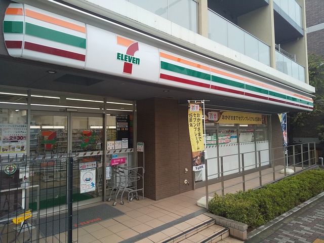 コンビニ　セブンイレブン　新宿市谷台町店（コンビニ）まで150m