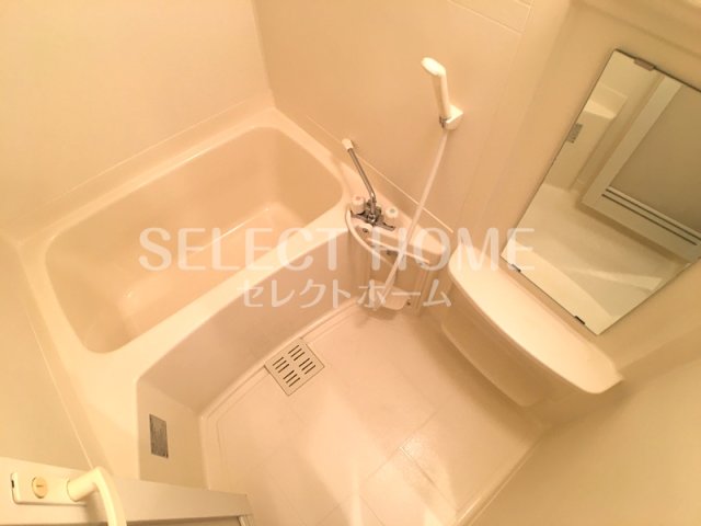 バス・シャワールーム　コンパクトで使いやすいお風呂です