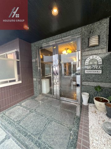 エントランス　建物の内部です