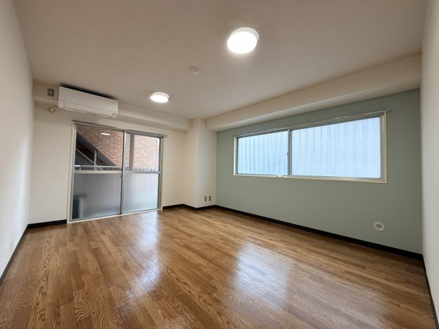 居室・リビング　２面採光の居室