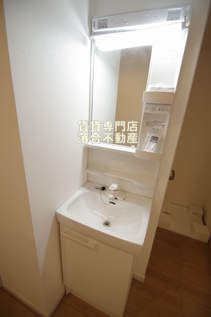 洗面設備　独立洗面化粧台付き