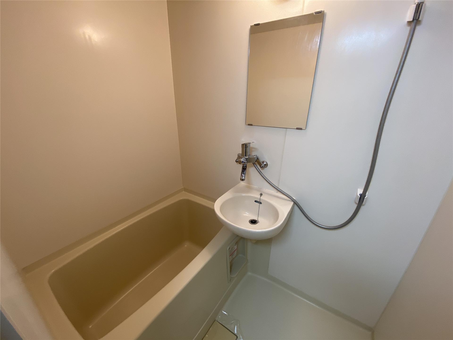 バス・シャワールーム　給湯式のお風呂です