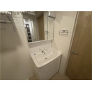 洗面設備　シャワー付き洗面台！