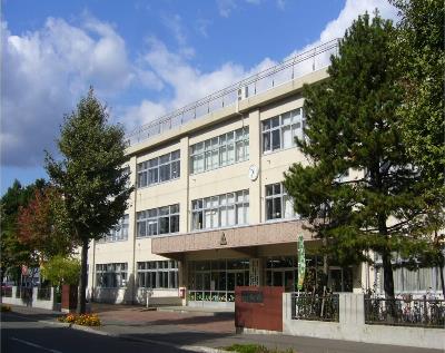小学校　札幌市立幌北小学校（小学校）まで212m